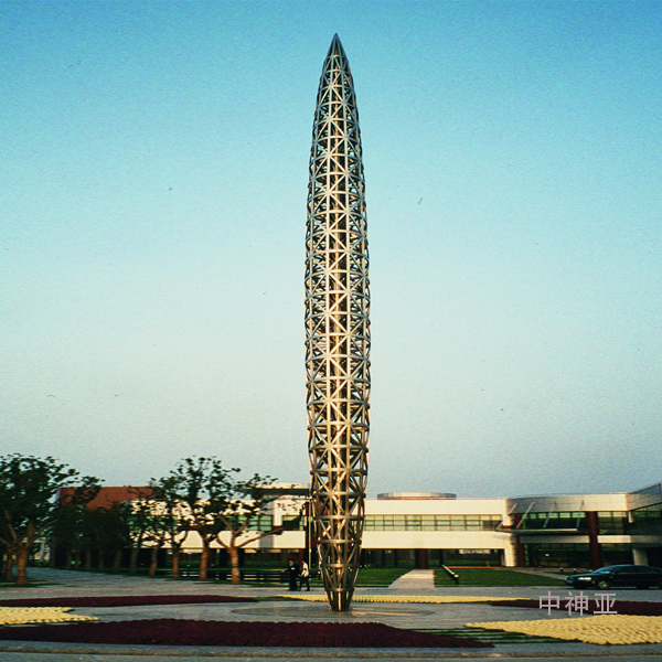 《公證柱》高21m 不銹鋼 設計：仲松 2001年 位于上海國家會計學院